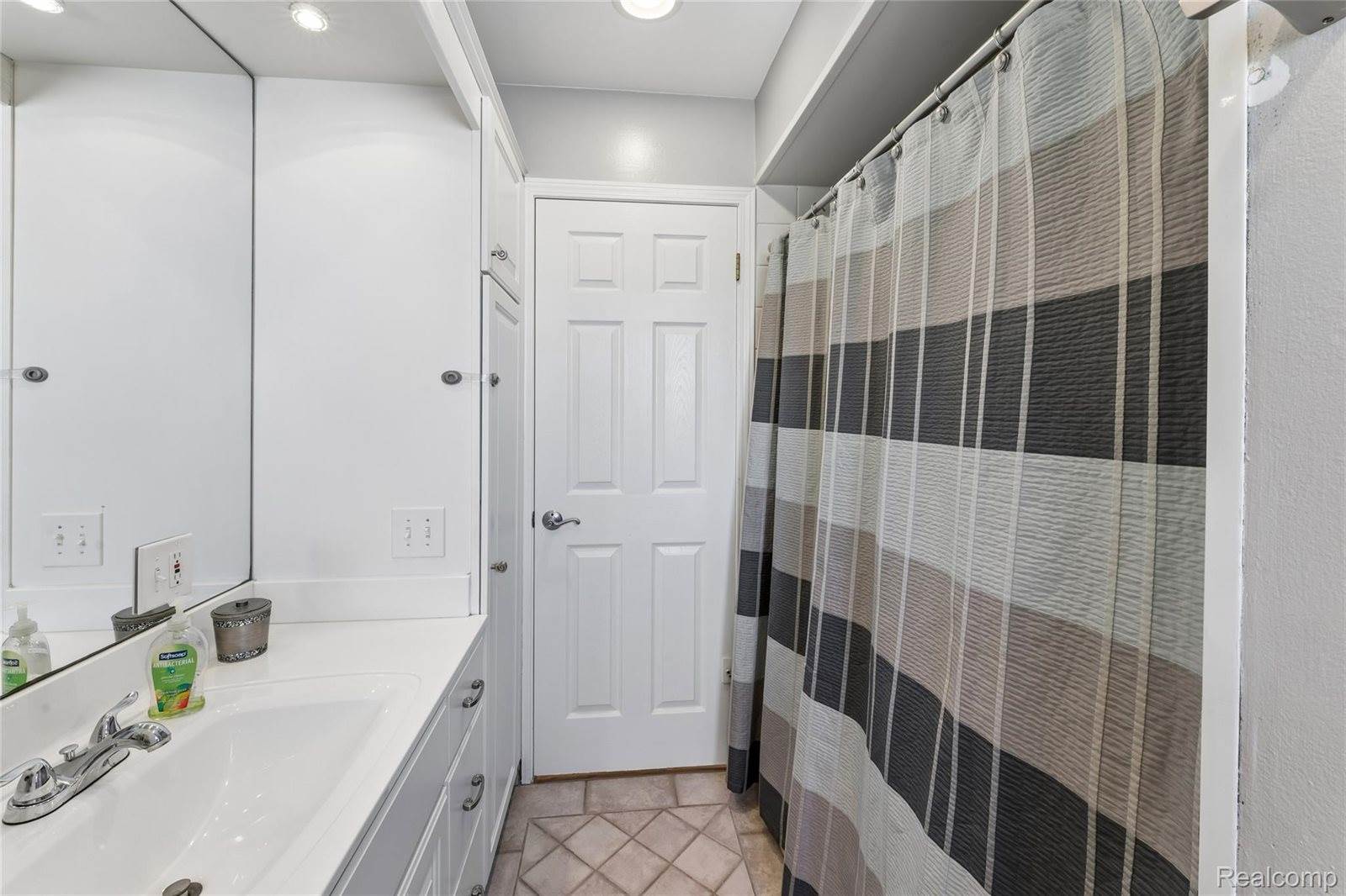 30110 Fink Avenue, FarmingtonHillsCity_Oakland, MI 48336