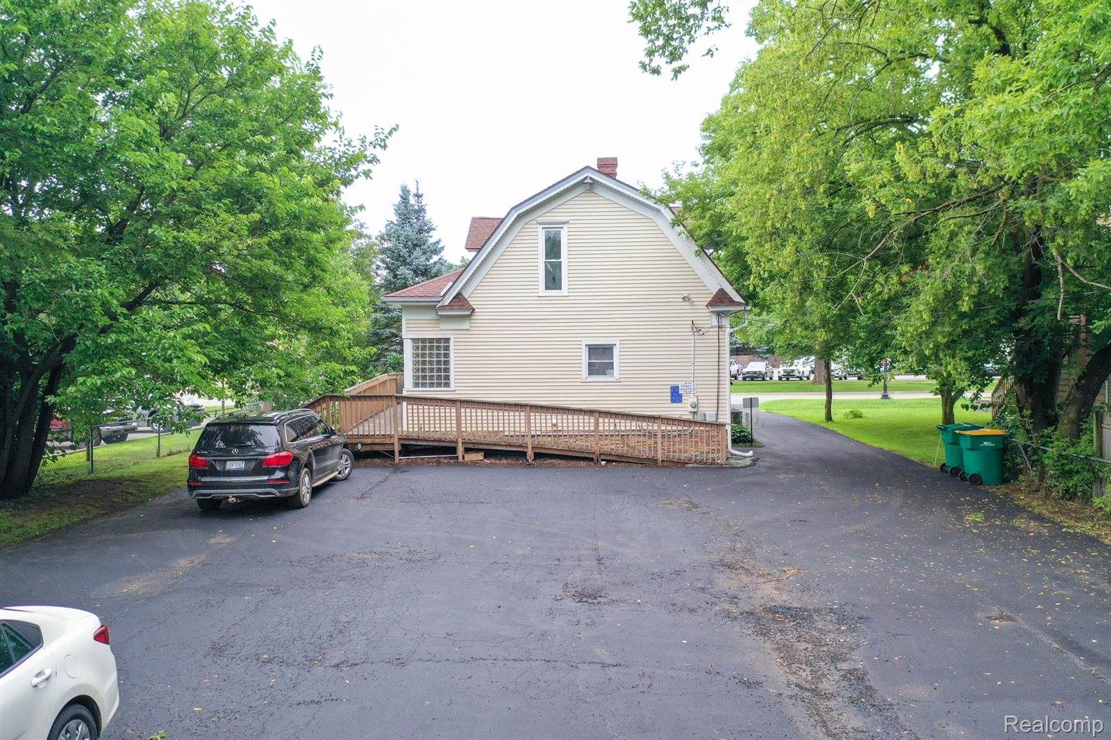 515 East Grand River Avenue, HowellCity_Livingston, MI 48843