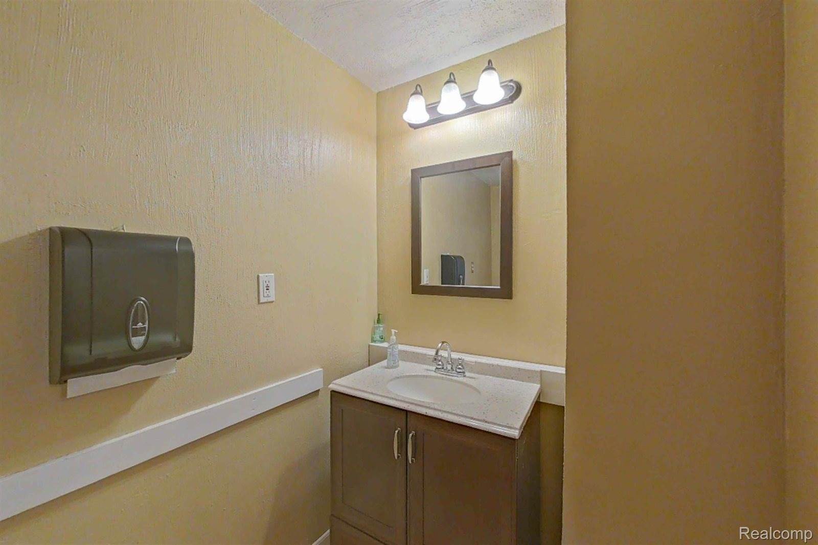 515 East Grand River Avenue, HowellCity_Livingston, MI 48843