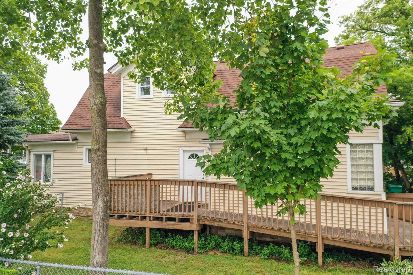 515 East Grand River Avenue, HowellCity_Livingston, MI 48843