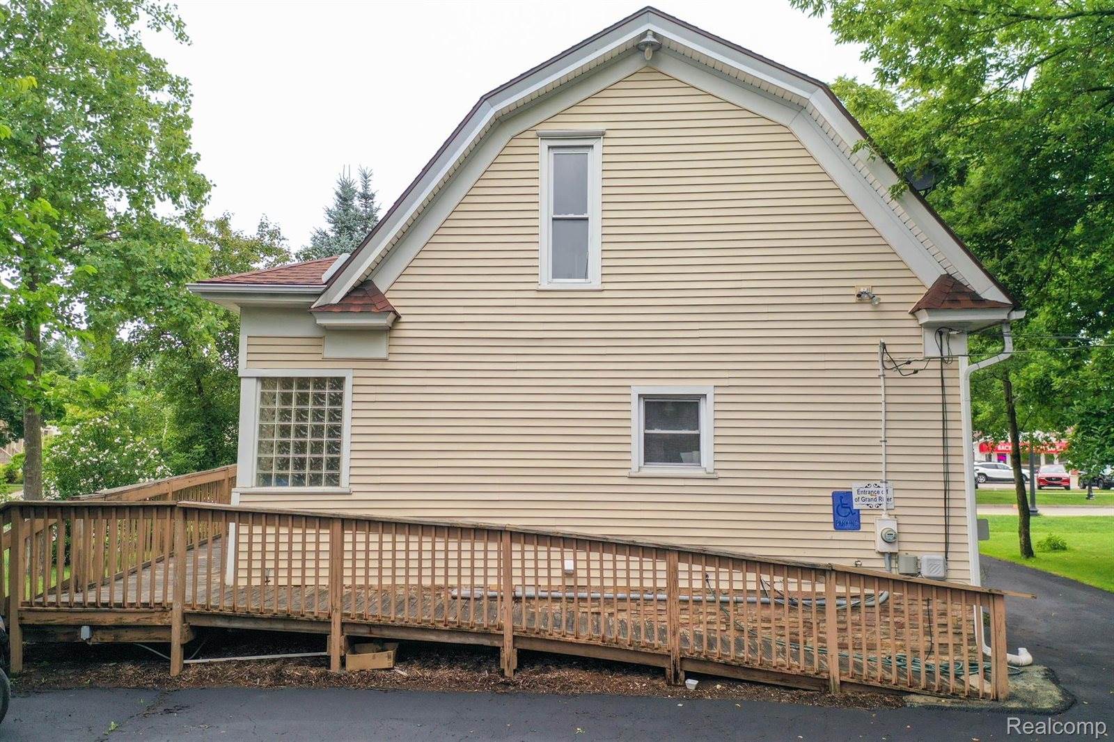 515 East Grand River Avenue, HowellCity_Livingston, MI 48843