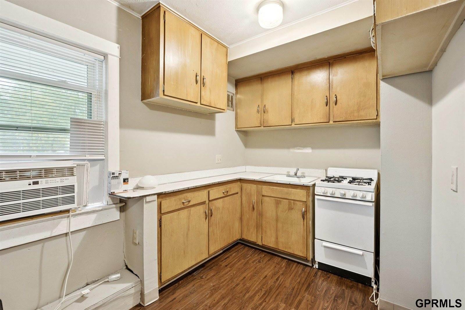 1738 South 32Nd Avenue, Omaha, NE 68105