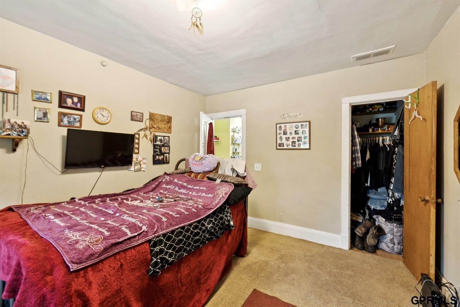 1738 South 32Nd Avenue, Omaha, NE 68105