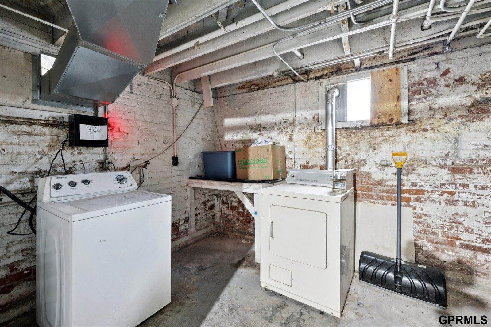 1738 South 32Nd Avenue, Omaha, NE 68105