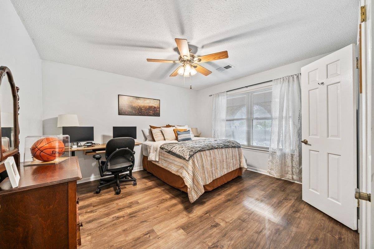 2135 Brierbrook Rd, Germantown, TN 38138