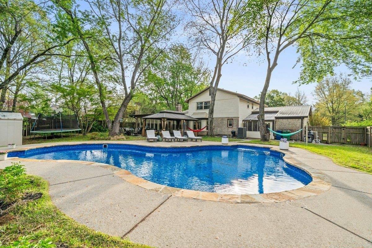 2135 Brierbrook Rd, Germantown, TN 38138