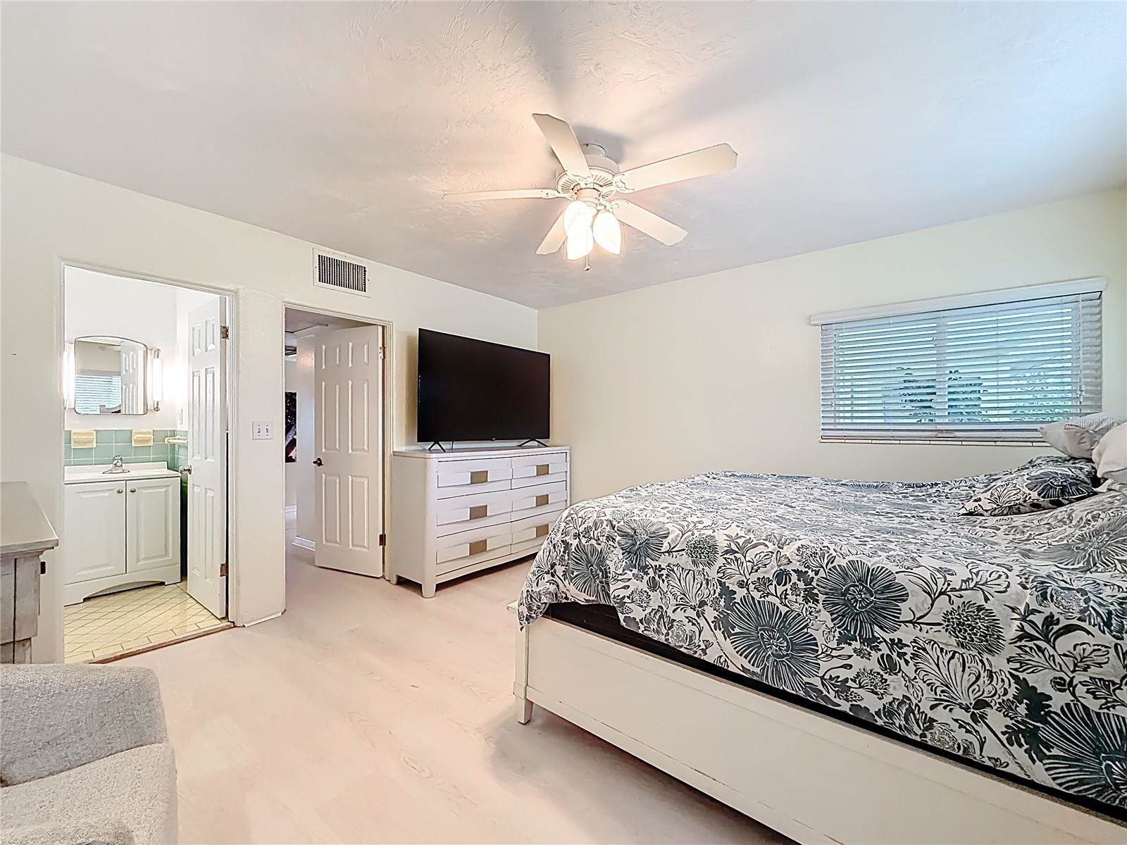 6170 7TH Avenue North, Saint Petersburg, FL 33710