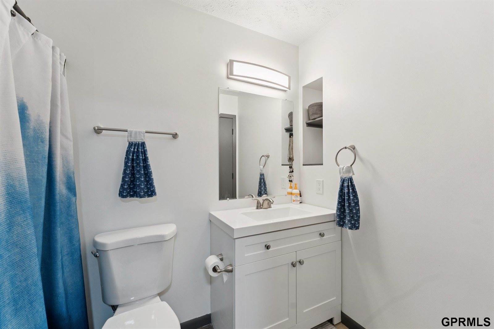 823 North 123 Court, Omaha, NE 68154