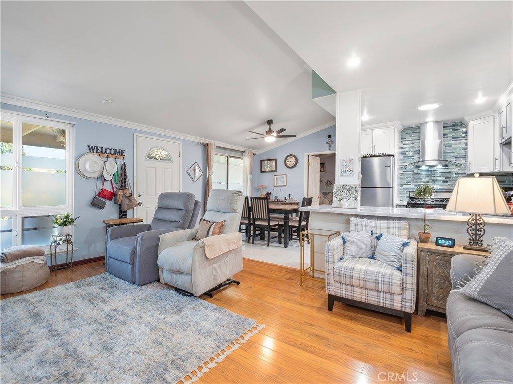 26835 Avenue Of The Oaks, Newhall, CA 91321