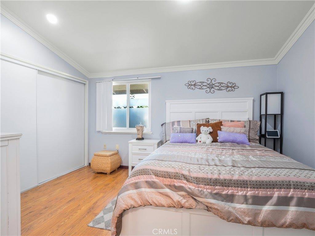 26835 Avenue Of The Oaks, Newhall, CA 91321