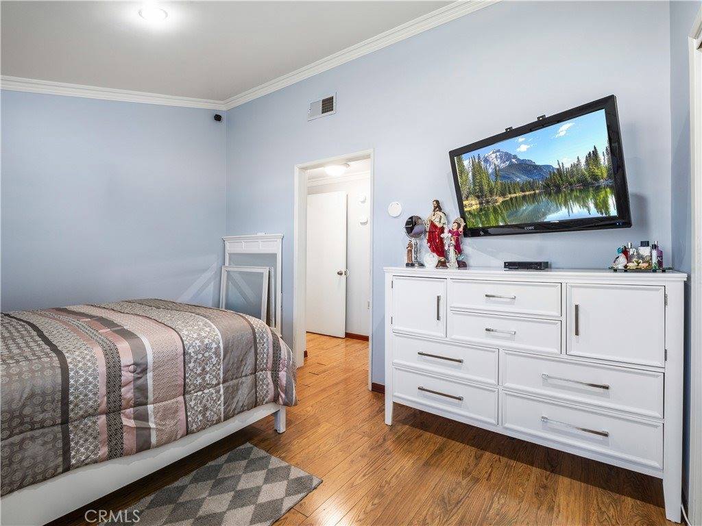 26835 Avenue Of The Oaks, Newhall, CA 91321
