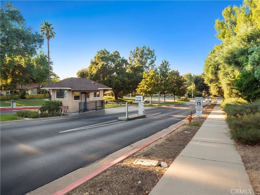 26835 Avenue Of The Oaks, Newhall, CA 91321