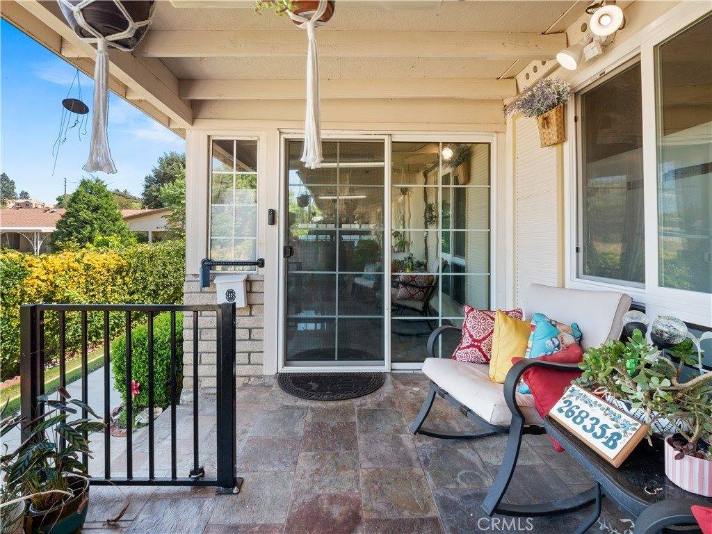 26835 Avenue Of The Oaks, Newhall, CA 91321