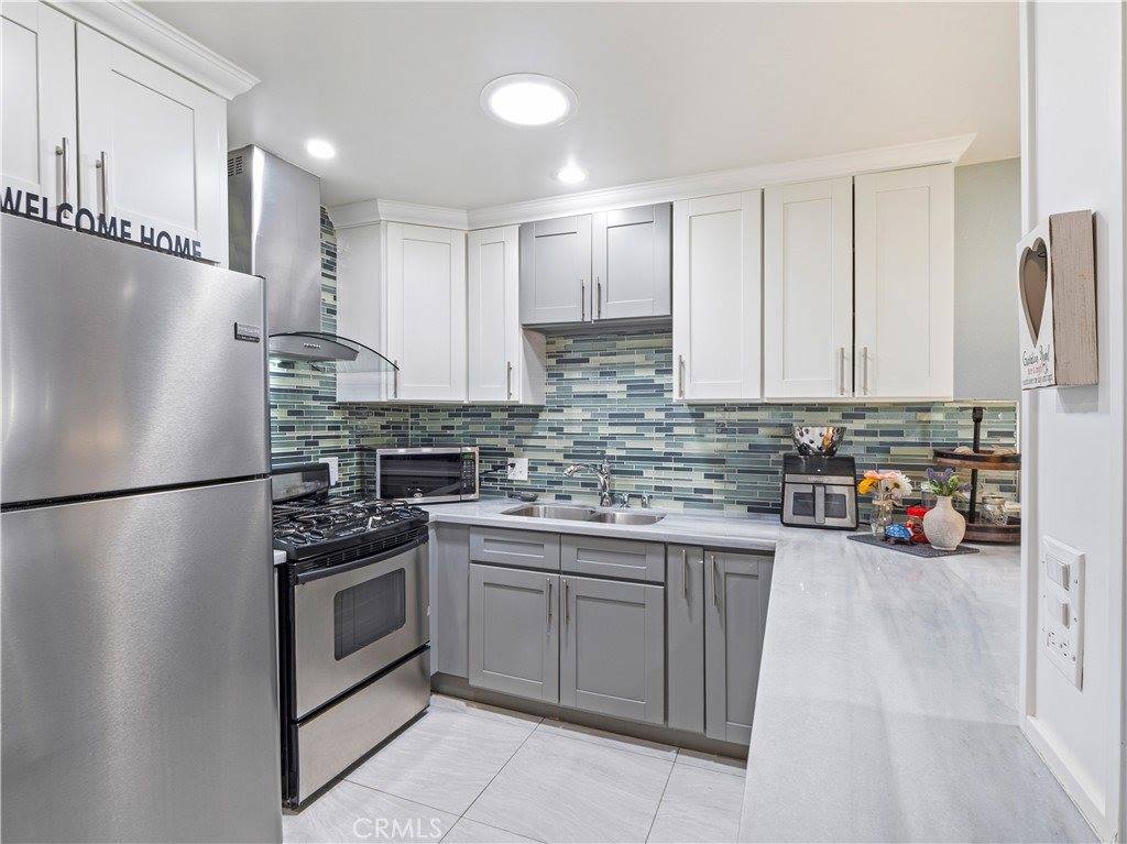 26835 Avenue Of The Oaks, Newhall, CA 91321