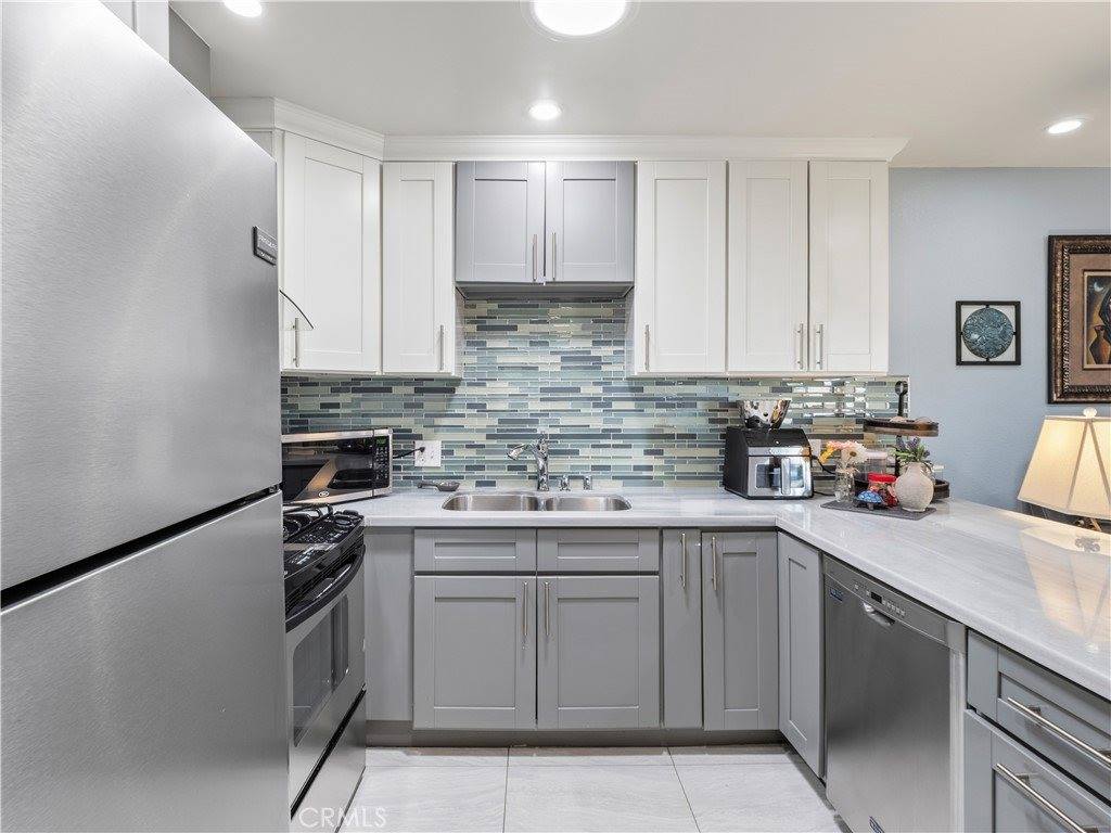 26835 Avenue Of The Oaks, Newhall, CA 91321