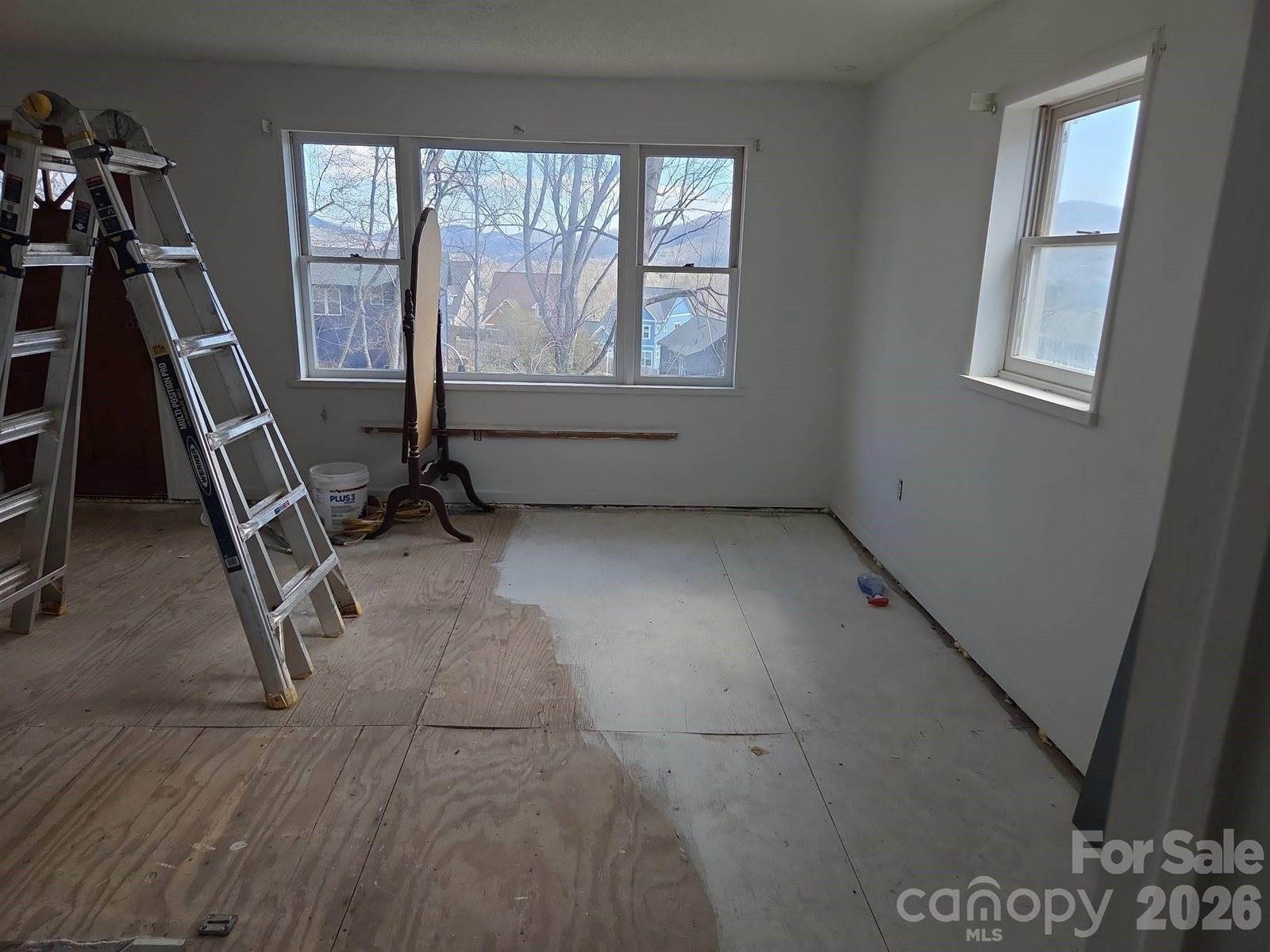 110 Wilrecar Drive, Black Mountain, NC 28711