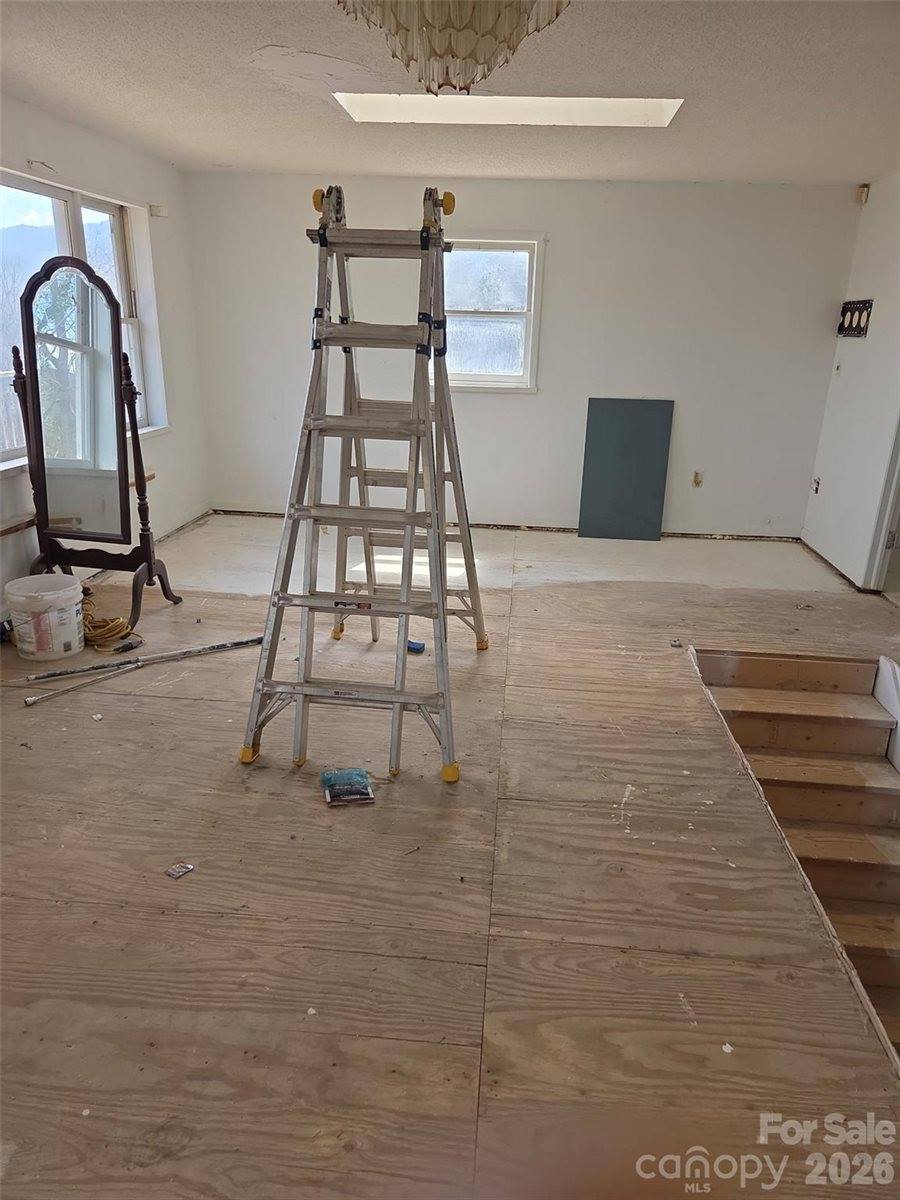 110 Wilrecar Drive, Black Mountain, NC 28711