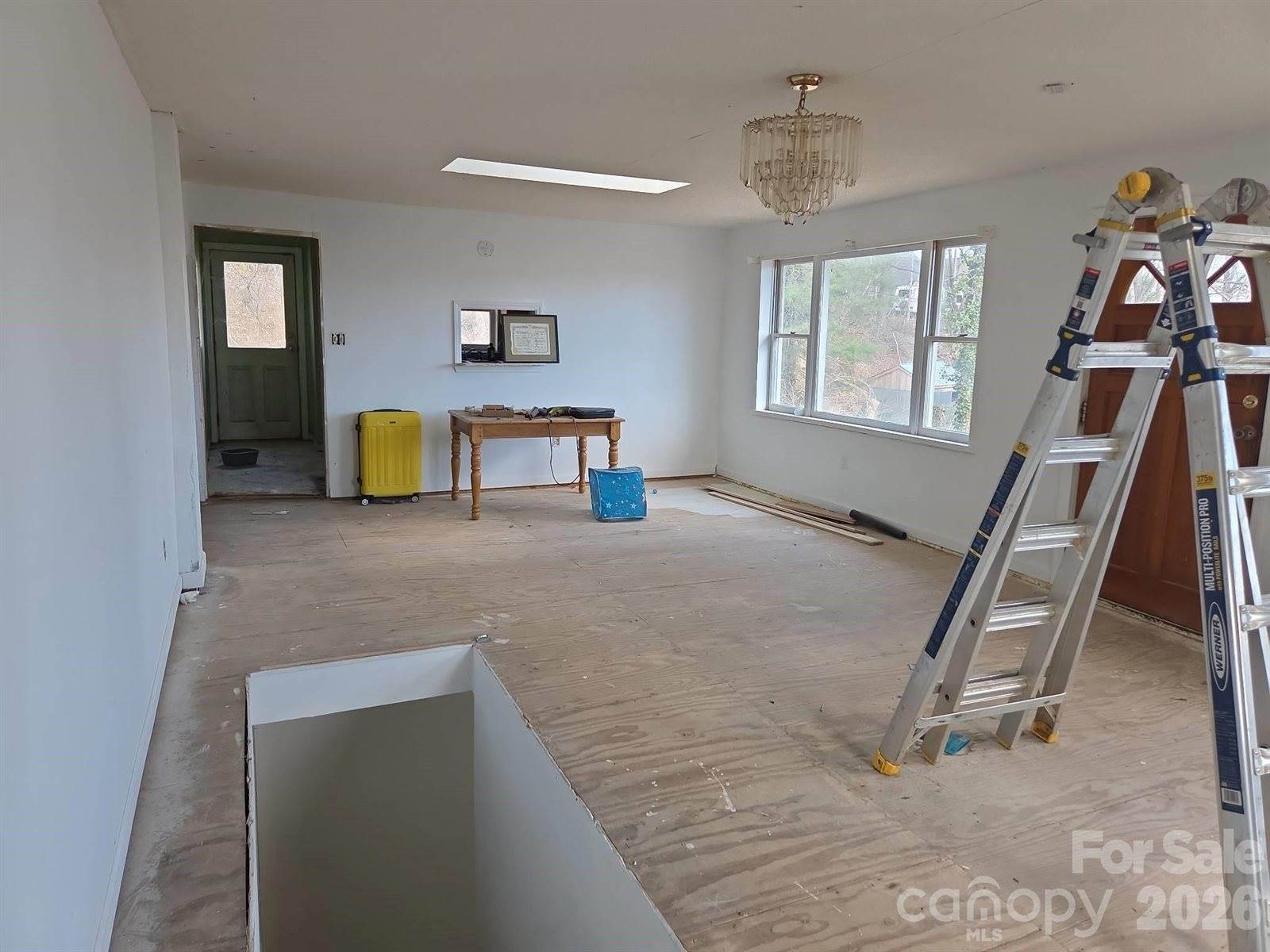 110 Wilrecar Drive, Black Mountain, NC 28711