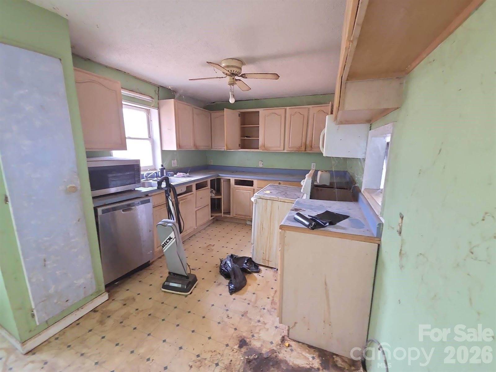 110 Wilrecar Drive, Black Mountain, NC 28711