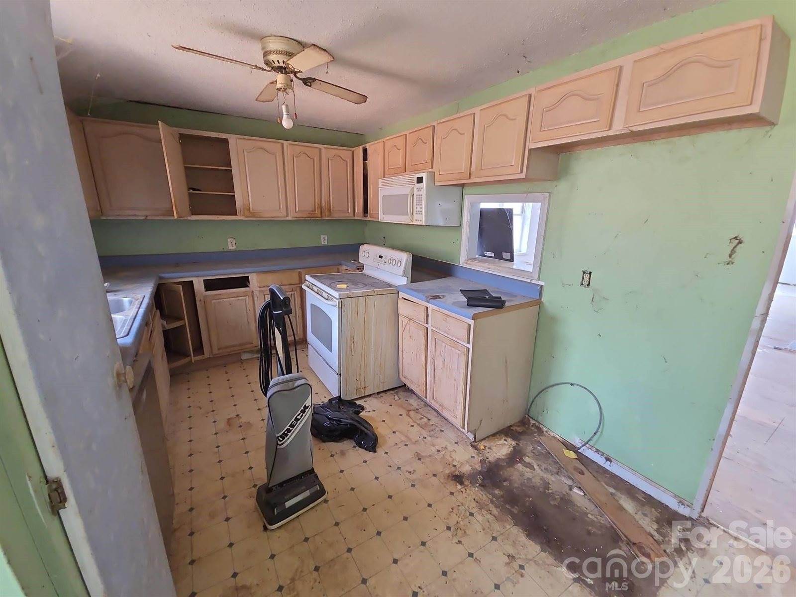 110 Wilrecar Drive, Black Mountain, NC 28711