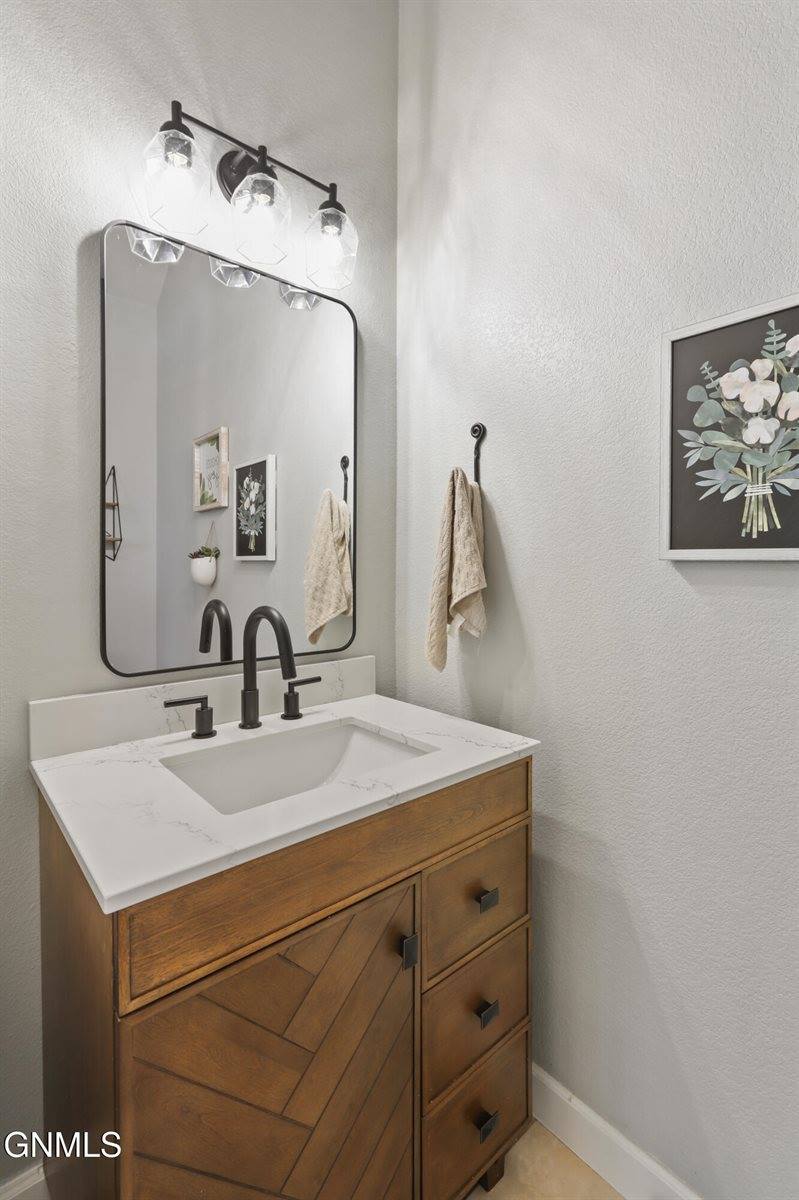 2202 25th Street West, Williston, ND 58801