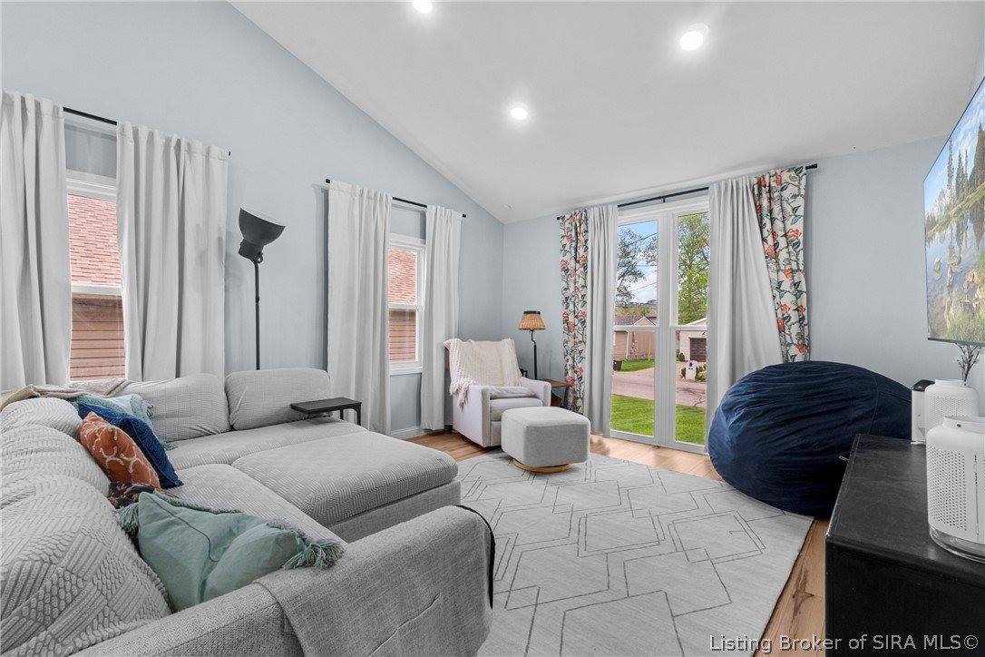 3820 Carver Street, New Albany, IN 47150