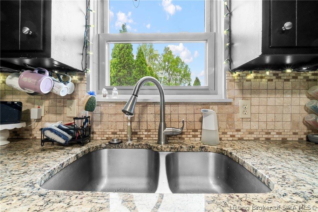 3820 Carver Street, New Albany, IN 47150