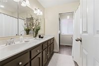 19363 SE Debora Dr, Damascus, OR 97089