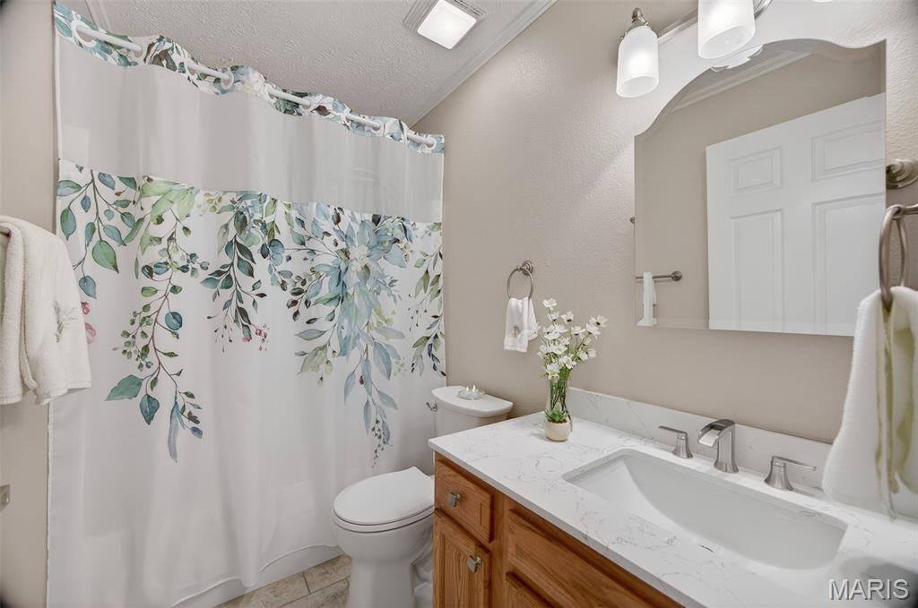 21093 Layla Road, Waynesville, MO 65583