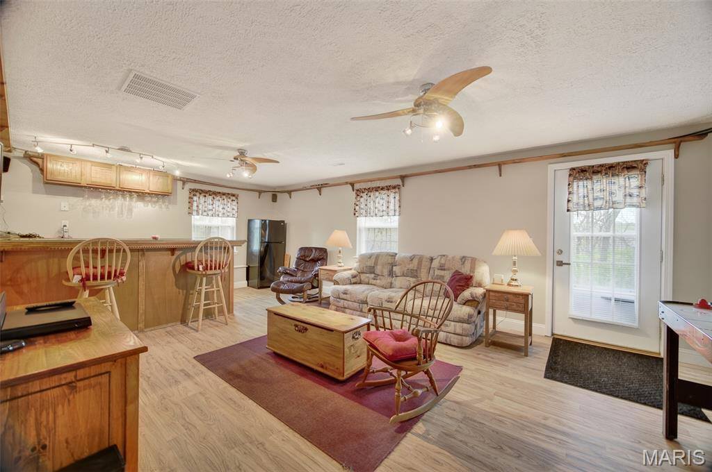 21093 Layla Road, Waynesville, MO 65583