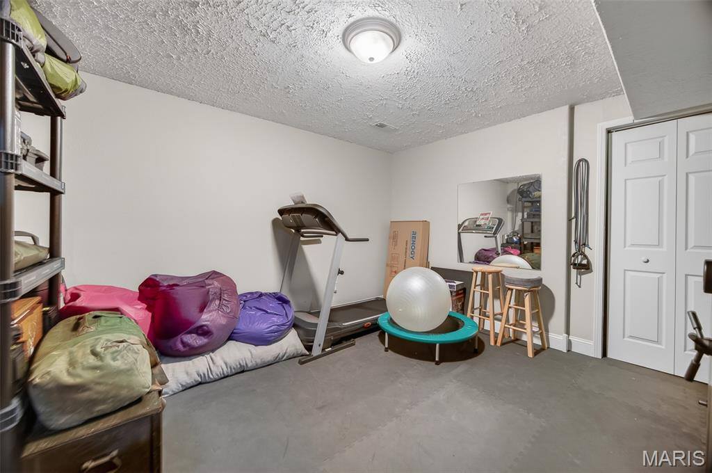 21093 Layla Road, Waynesville, MO 65583