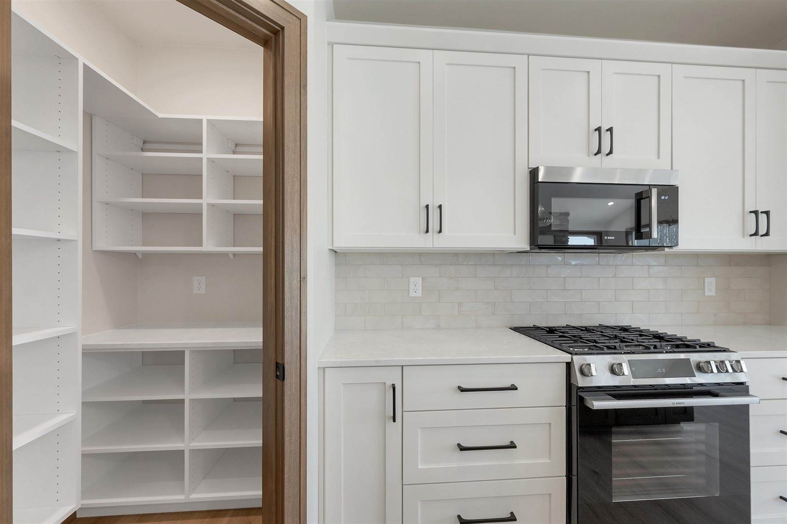 2387 Whispering Wind Lane, Green Bay, WI 54303