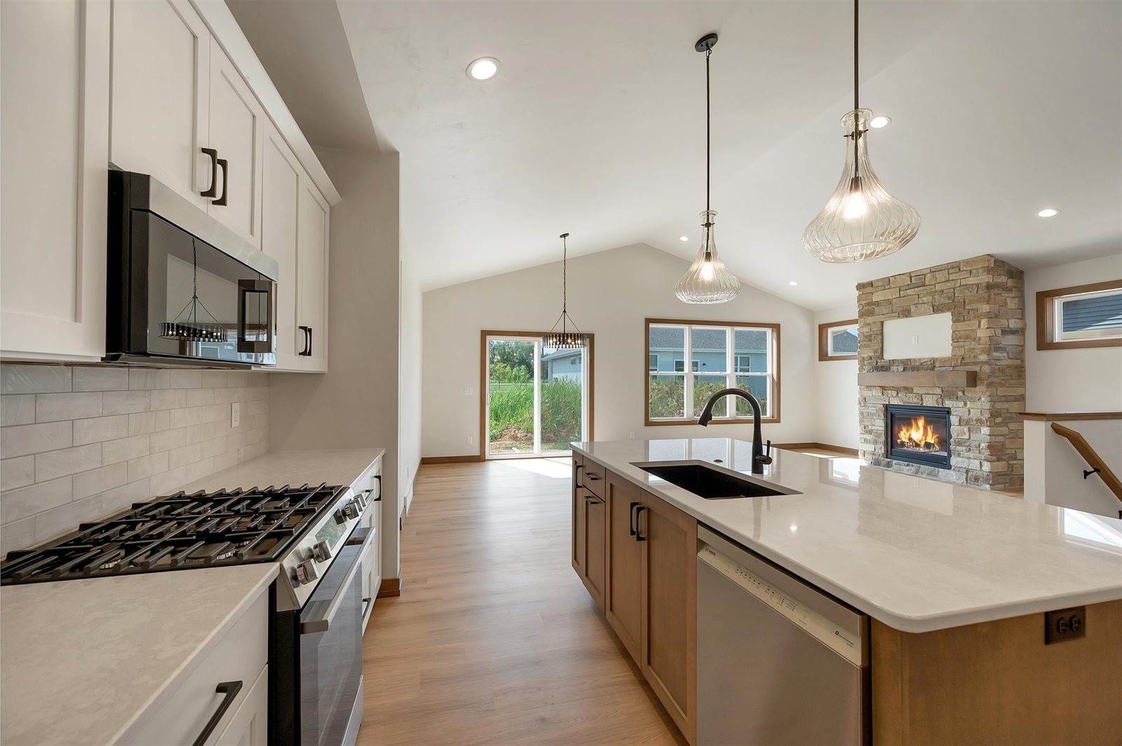 2387 Whispering Wind Lane, Green Bay, WI 54303
