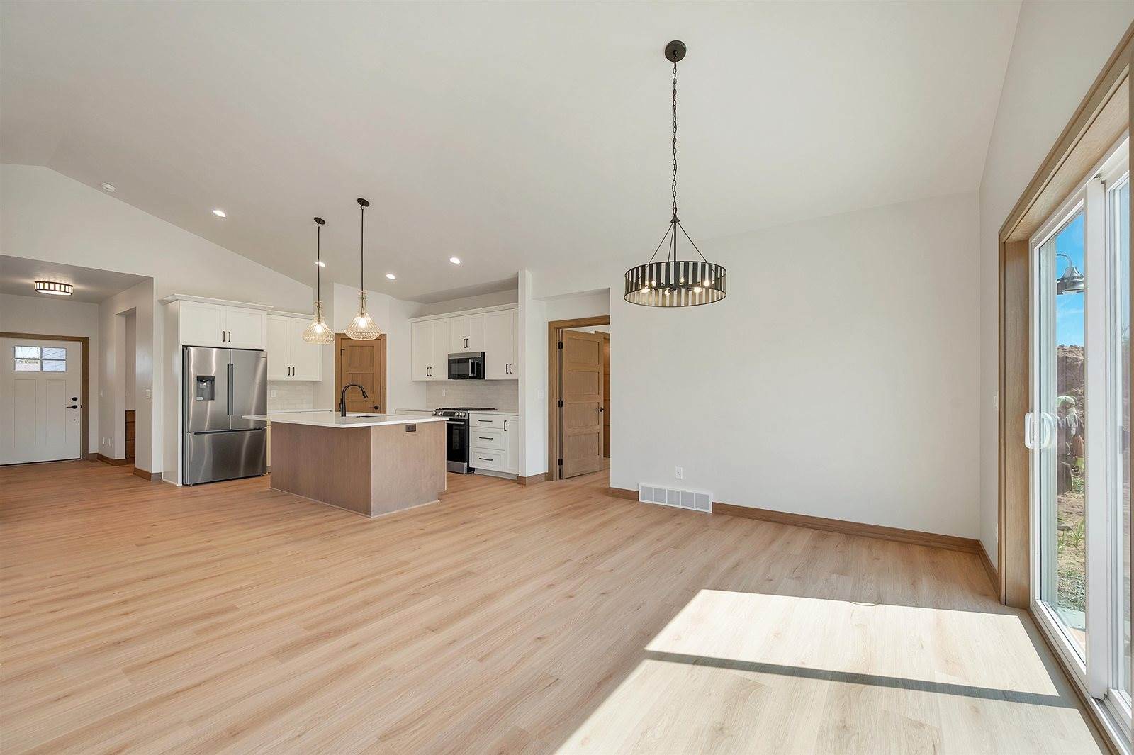 2387 Whispering Wind Lane, Green Bay, WI 54303