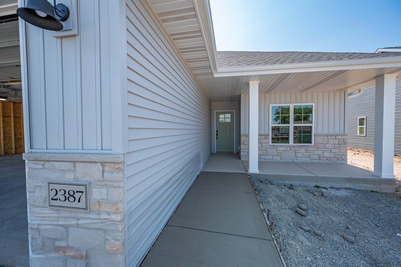 2387 Whispering Wind Lane, Green Bay, WI 54303