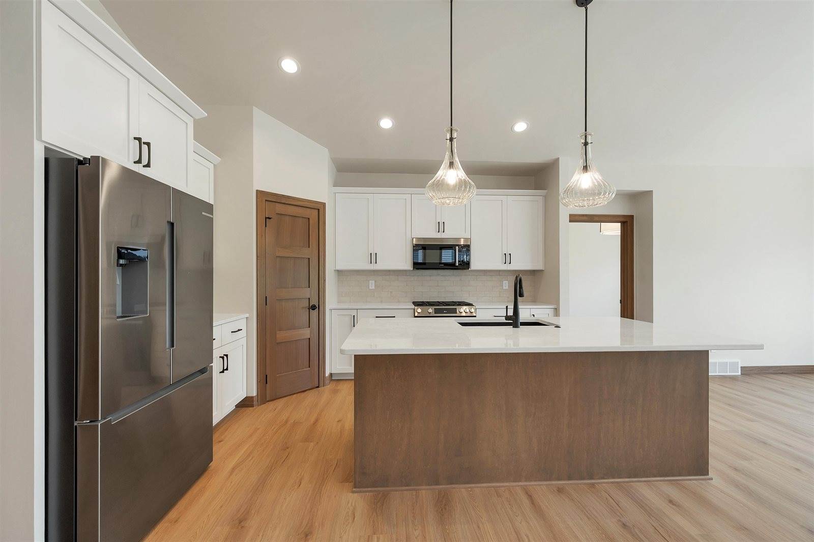 2387 Whispering Wind Lane, Green Bay, WI 54303
