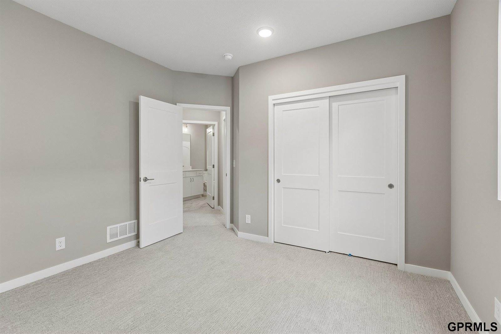 7711 South 180 Avenue, Omaha, NE 68136