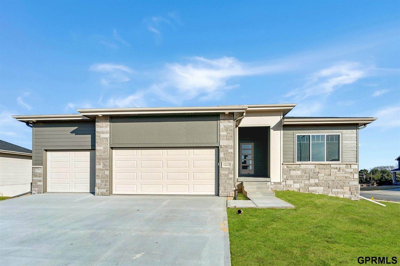 21907 McClellan Drive, Gretna, NE 68028