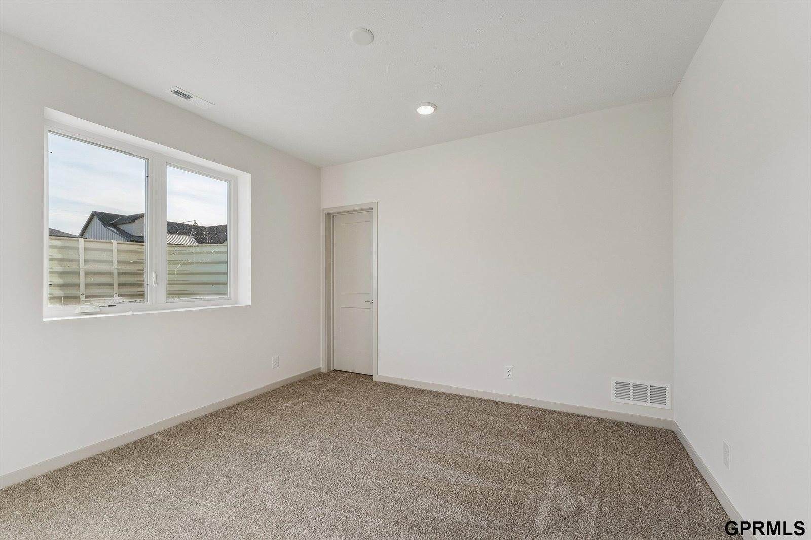 21907 McClellan Drive, Gretna, NE 68028