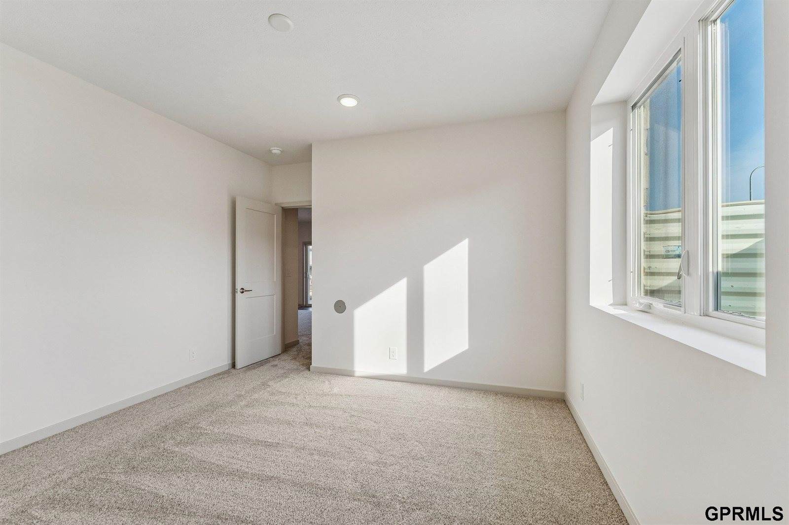 21907 McClellan Drive, Gretna, NE 68028