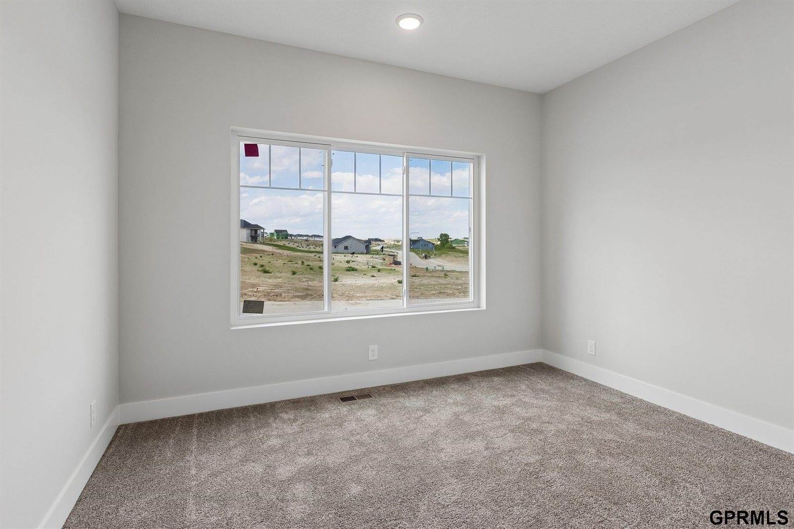 21907 McClellan Drive, Gretna, NE 68028