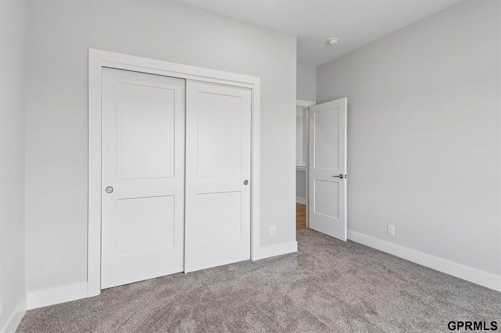 21907 McClellan Drive, Gretna, NE 68028