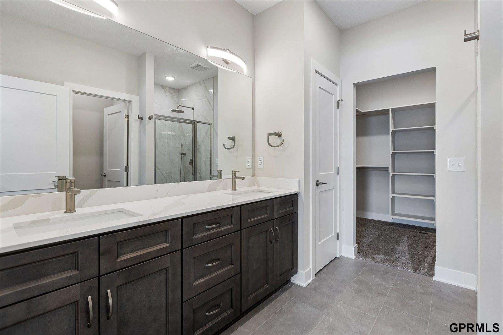 21907 McClellan Drive, Gretna, NE 68028