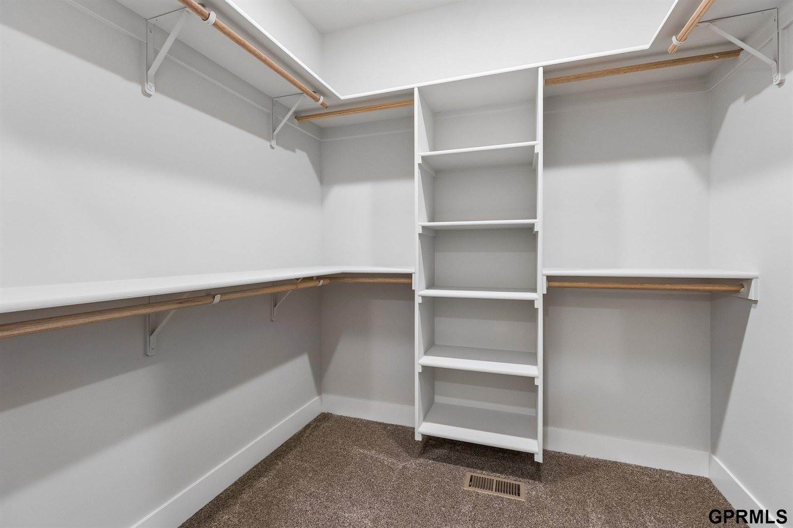 21907 McClellan Drive, Gretna, NE 68028