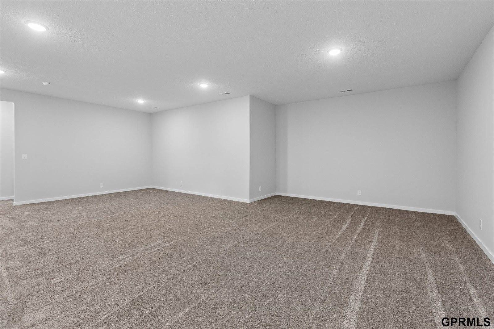 21907 McClellan Drive, Gretna, NE 68028