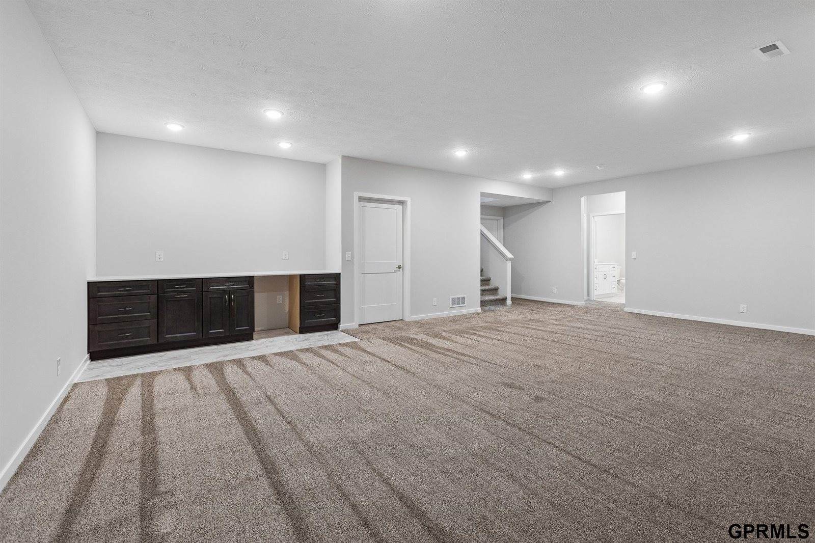 21907 McClellan Drive, Gretna, NE 68028
