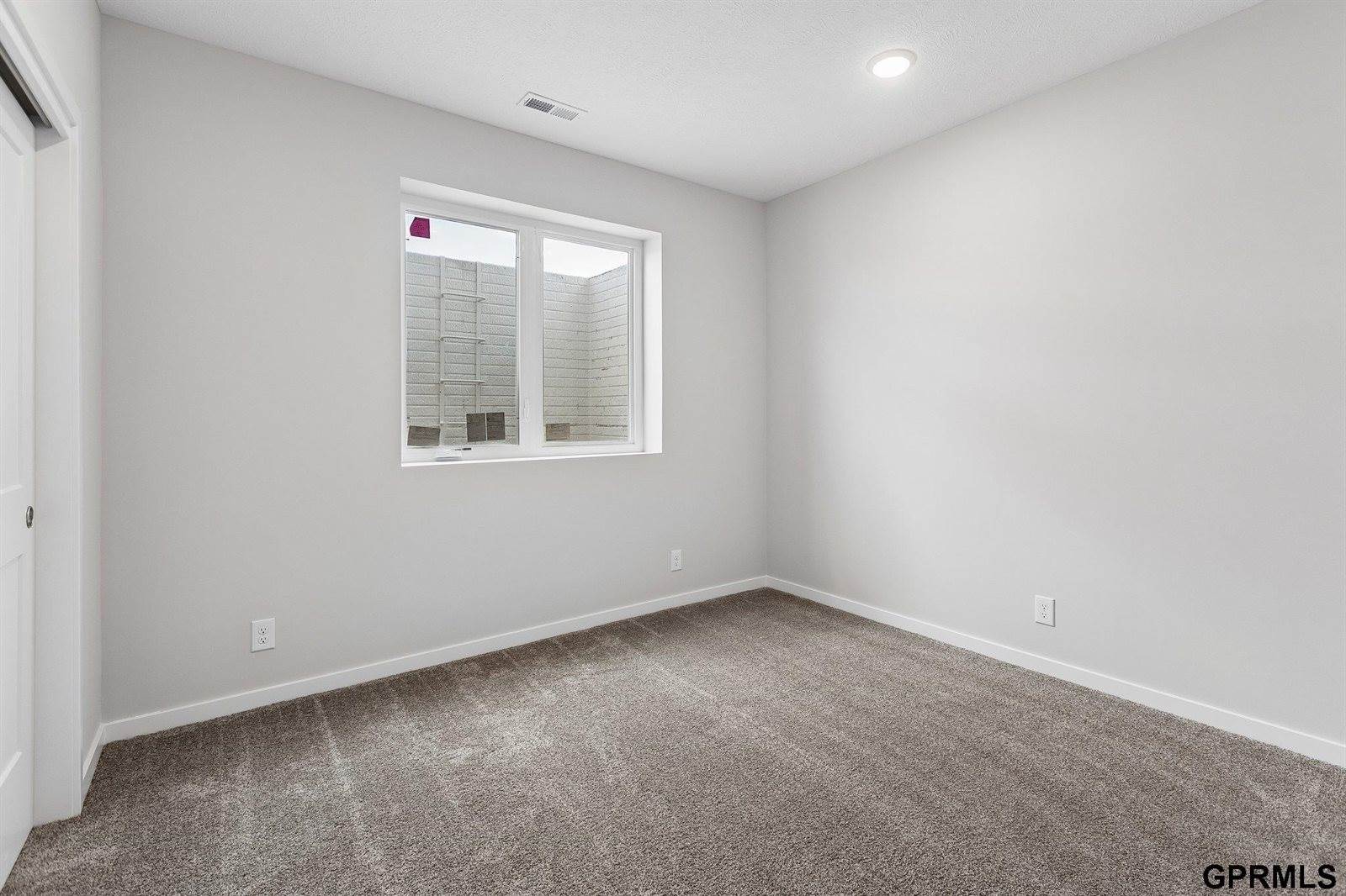 21907 McClellan Drive, Gretna, NE 68028