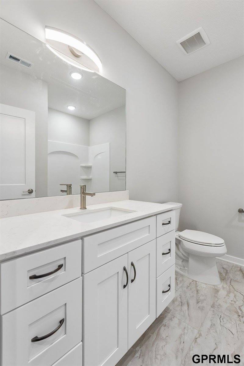 21907 McClellan Drive, Gretna, NE 68028
