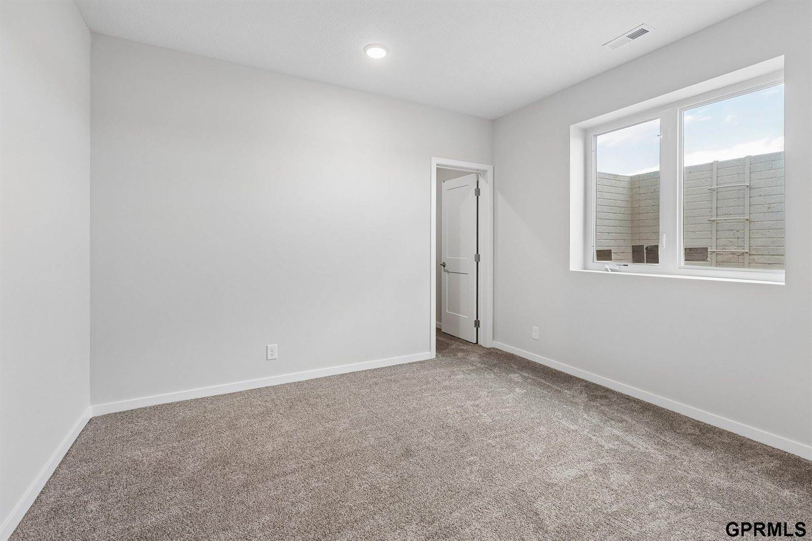 21907 McClellan Drive, Gretna, NE 68028