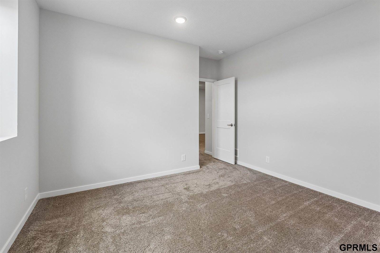 21907 McClellan Drive, Gretna, NE 68028